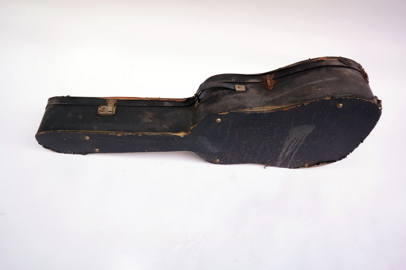 funda instrumento musica guitarra.deteriorada 114x45x16 (18eu.) 1u